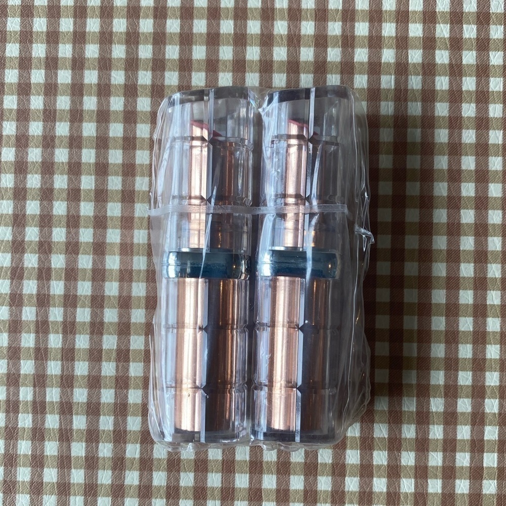 Set of 2 L’Oréal guava plump lipsticks. NEW. SEALED